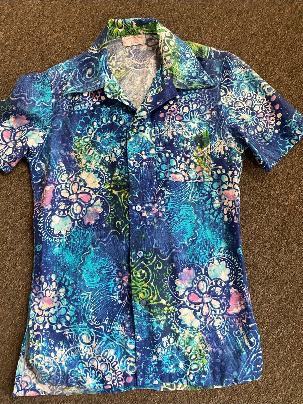 Casual Button-Down Shirt in Blue Floral Print